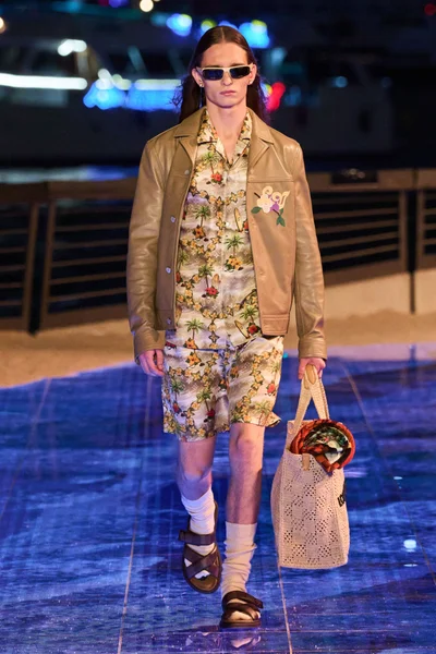 Look 48